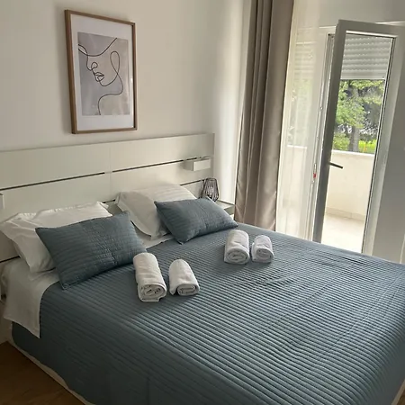 Luxury In Center Apartment